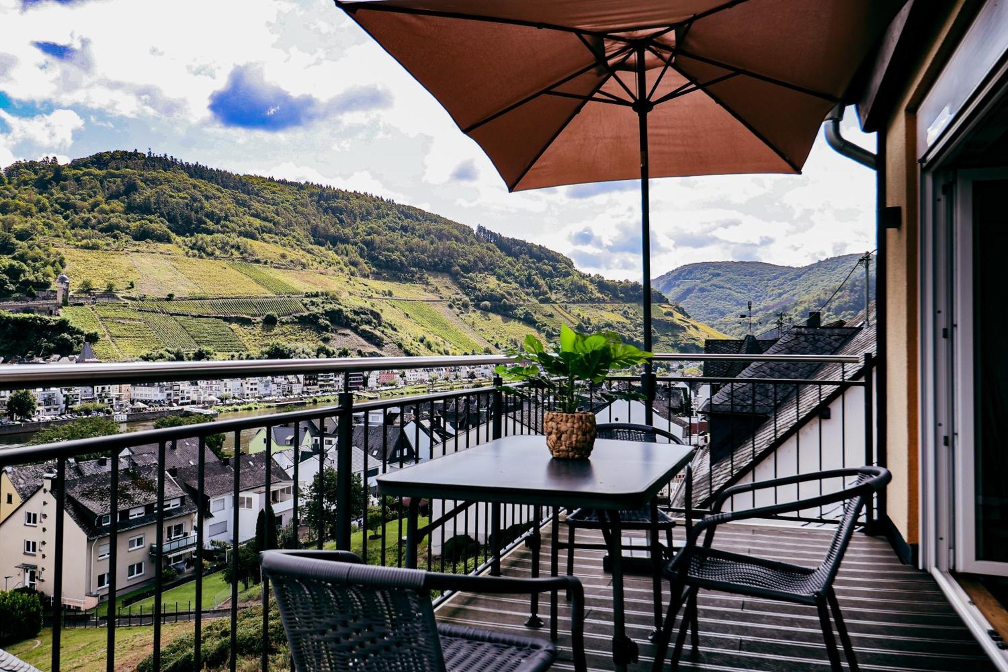 Sky Apartment, Blick Zur Mosel, Grosser Balkon, Kaffeemaschine, Smart Tv Zell an der Mosel Exterior foto